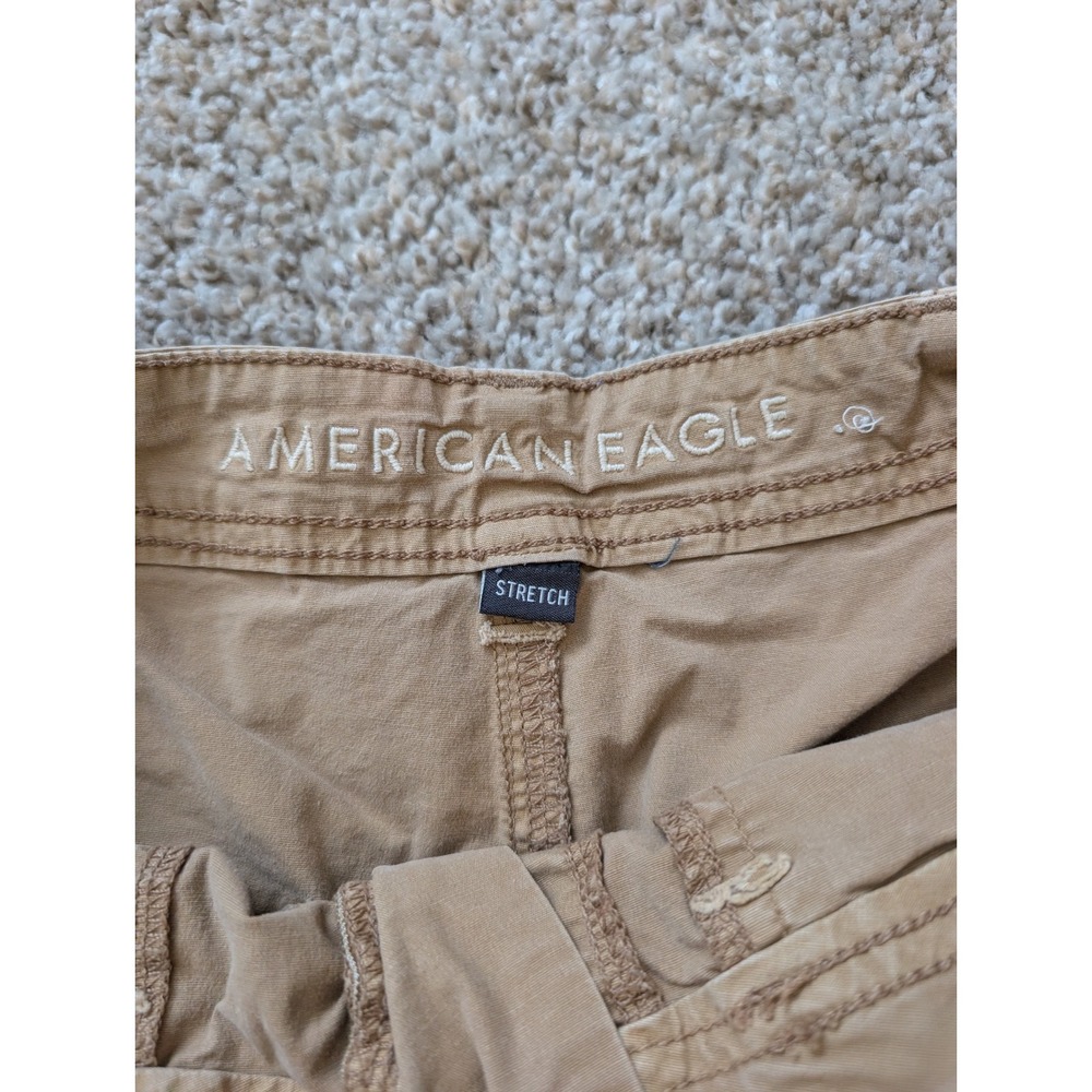 American Eagle 90s Boyfriend Cargo Shorts Khaki Tan Frayed Hem Size 8 Stretch - Picture 5 of 5
